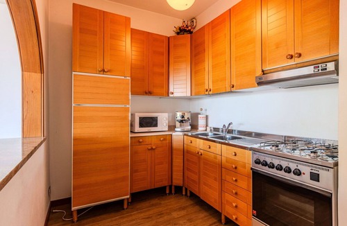 Ispra Apartment | Beautiful apartment for 4 guests with WIFI, A/C, TV and terrace