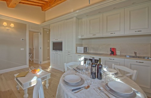 Vinci Apartment | Beautiful apartment for 4 people with WIFI, pool, A/C, TV and panoramic view