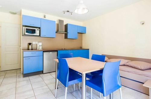 Chaveignes Apartment | Beautiful apartment for 6 guests with WIFI, pool, TV, terrace, pets allowed and parking