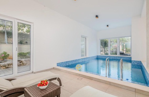 Kornic Apartment | Beautiful apartment in Kornic with WiFi, Indoor swimming pool and Swimming pool