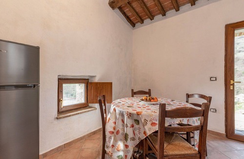 Arcidosso House | Beautiful apartment in villa for 2 guests with patio and pets allowed