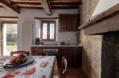 Arcidosso House | Beautiful apartment in villa for 6 guests with patio, pets allowed and panoramic view