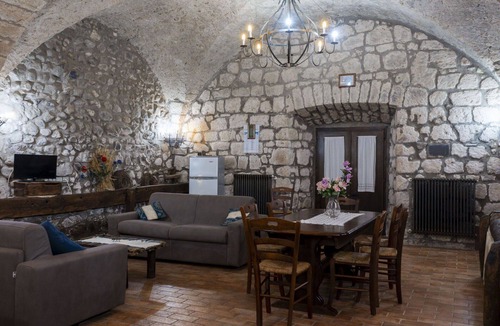 Bagnoregio Villa | Beautiful apartment in villa for 8 guests with WIFI, pool, TV, patio and pets allowed