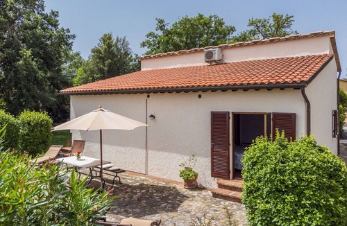 Sasso dʼOmbrone Villa | Beautiful apartment in villa for 6 guests with WIFI, A/C, pool and patio