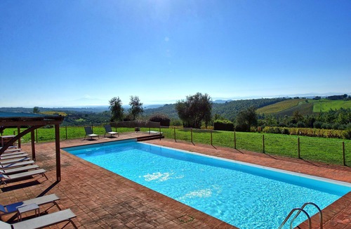 Castelnuovo Berardenga Apartment | Beautiful apartment for 4 guests with pool, A/C, TV and panoramic view, close to Siena