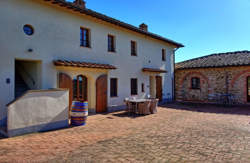 Castelnuovo Berardenga Apartment | Beautiful apartment for 4 guests with pool, A/C, TV and panoramic view, close to Siena