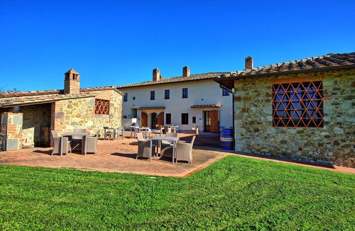 Castelnuovo Berardenga Apartment | Beautiful apartment for 4 guests with pool, A/C, TV and panoramic view, close to Siena