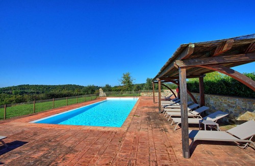 Castelnuovo Berardenga Apartment | Beautiful apartment for 4 guests with pool, A/C, TV and panoramic view, close to Siena
