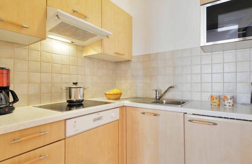 Albions Apartment | Beautiful apartment for 4 guests with WIFI, pool, TV, balcony and pets allowed