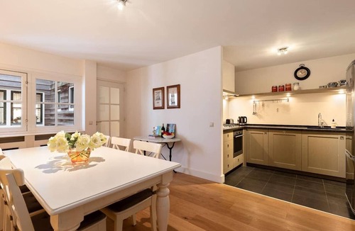 Grachtengordel-West Apartment | Beautiful apartment at one of the most desirable locations on the famous Prinsengracht.