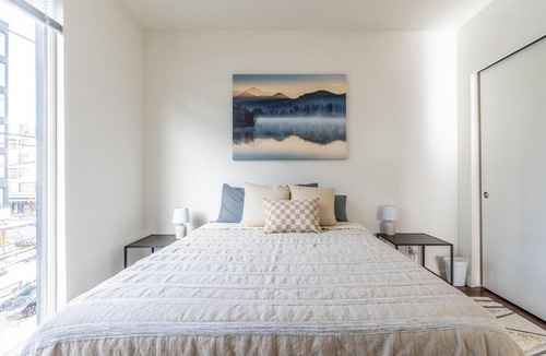 Mann Apartment | Beautiful Apartment | Rooftop views | Parking