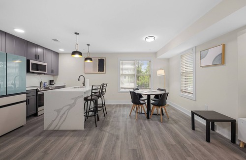 Columbia Heights Apartment | Beautiful Apartment Duplex near Metro