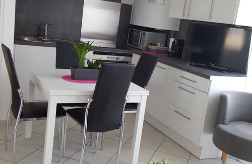 Villejuif Apartment | Beautiful apartment with large terrace
