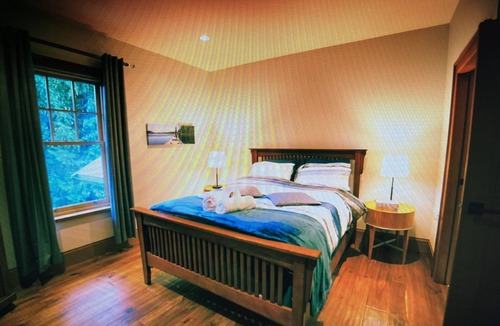Sardis House | beautiful appointed suite on the chilliwack river valley hobby Farm