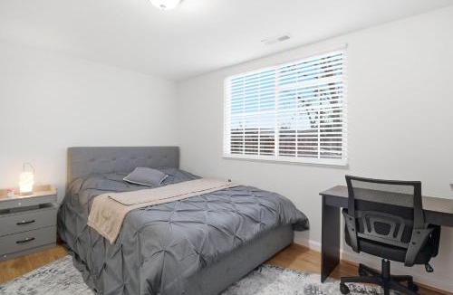 High View Park House | Beautiful Arlington Comfort Rooms Near Metro Private Rooms in Shared Home