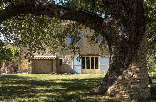 Cereste House | Beautiful Bastide in Provence with swimming pool, tennis court, and jacuzzi