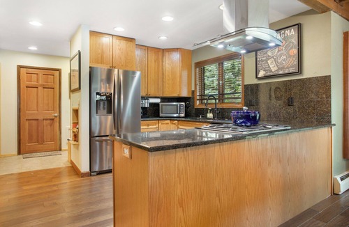 Eagle-Vail House | Beautiful Backyard With Private Hot Tub - Pet Friendly - Beds for any group dynamic