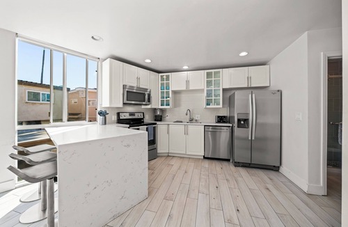 South Mission Beach Apartment | Beautiful Bayfront Condo with Water Views
