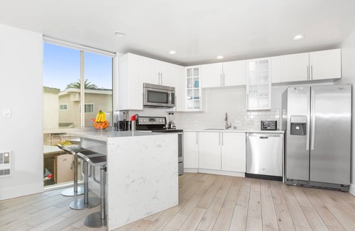 South Mission Beach Apartment | Beautiful Bayfront Condo with Water Views