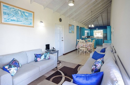 Pilgrim Place Apartment | Beautiful spacious 2 bedroom apartment with pool near beach, shops and Golf Club