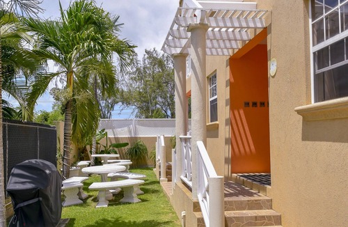 Pilgrim Place Apartment | Beautiful spacious 2 bedroom apartment with pool near beach, shops and Golf Club
