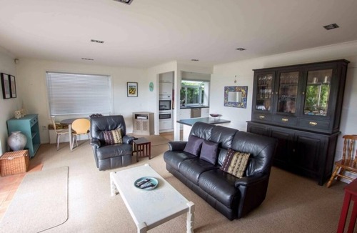 Paraparaumu Beach House | Beautiful beach location with stunning views