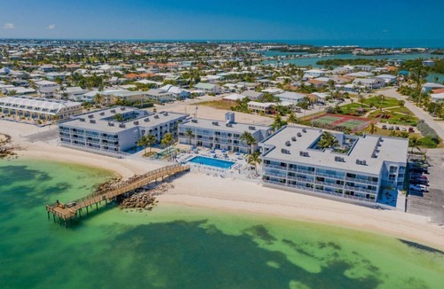 Key Colony Beach Condo | Beautiful Beach Condo Key Colony Beach Marathon Florida Available April 2024