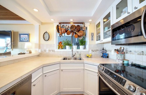Alki Condo | Beautiful Beach Waterfront on vibrant Alki Beach in West Seattle