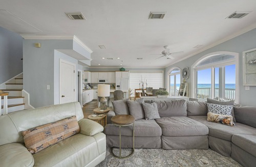Scenic Gulf Drive House | Beautiful Beachfront 3BR House with 2 sets of Free Beach Service! Memories by the Sea