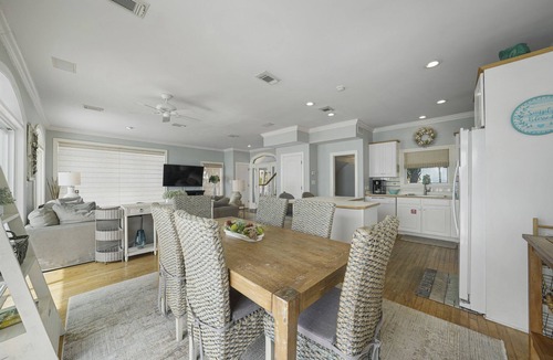 Scenic Gulf Drive House | Beautiful Beachfront 3BR House with 2 sets of Free Beach Service! Memories by the Sea
