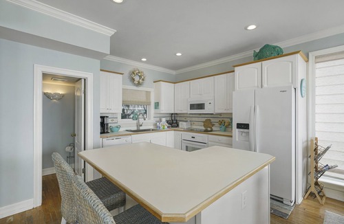 Scenic Gulf Drive House | Beautiful Beachfront 3BR House with 2 sets of Free Beach Service! Memories by the Sea