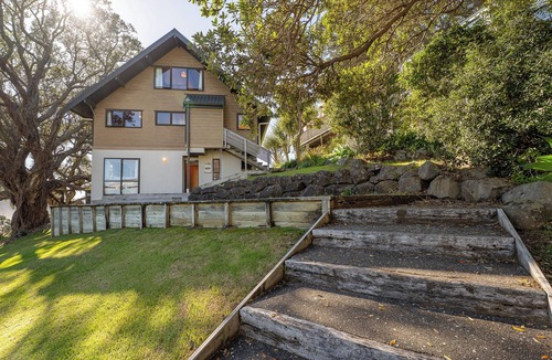 Onemana House | Beautiful Beachfront – Absolute Oceanfront 5BR Timber Home with Stunning Views