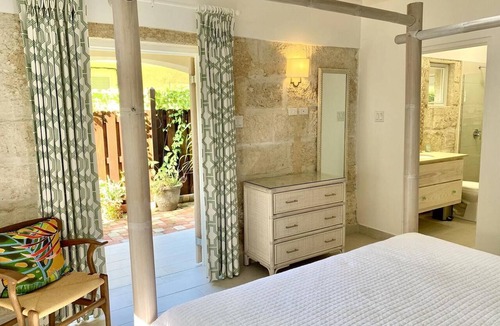 Dover Apartment | Beautiful Beachfront Apartment: Turtles Nest B