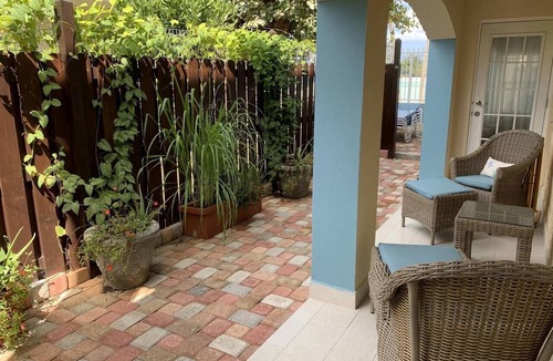 Dover Apartment | Beautiful Beachfront Apartment: Turtles Nest B
