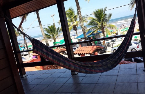 Mongagua House | Beautiful beachfront house for rent in Mongaguá - Facing the beach.