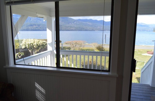 Seabeck House | Beautiful Beachfront House on Hood Canal