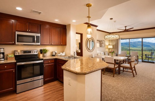 Ko Olina Resort | Beautiful Beachfront KoOlina Resort + Resort Amenities included