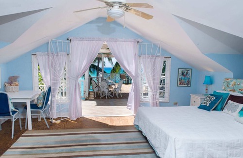 Worthing Villa | BEAUTIFUL BEACHFRONT LOCATION! On The Beach Villa, sleeps 8. Villa Benjamin.