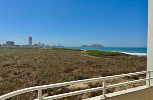 Quintas del Mar Apartment | Beautiful beachfront space and pool