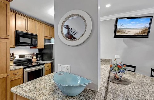 Hilton Head Island Condo | Beautiful Beachside Villa! Oceanfront Pool