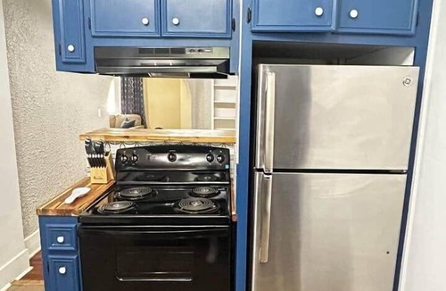 Downtown Jackson Apartment | Beautiful Belhaven apt close to it all 1 king bed/1bath