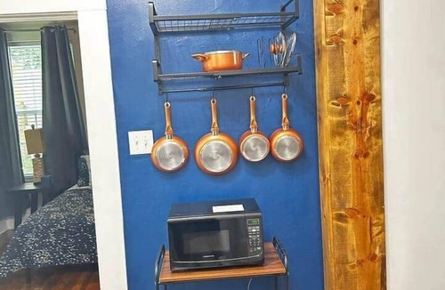 Downtown Jackson Apartment | Beautiful Belhaven apt close to it all 1 king bed/1bath