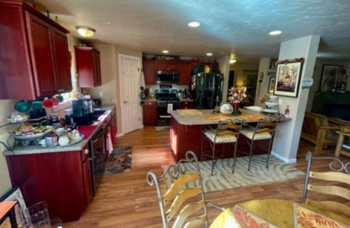 Southwest Bend House | Beautiful Bend Home, sleeps 9,Near Old Mill.