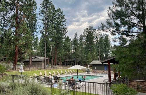 RiverWild House | Beautiful Bend Retreat - Meredith Lodging