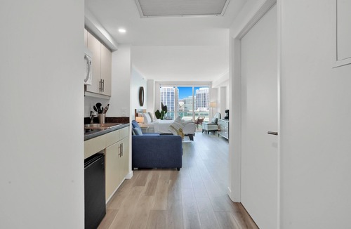 Coconut Grove Apartment | Beautiful Blue Gold Studio Ocean View