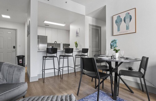 Charlotte Center City Apartment | Beautiful Blue | Spacious, Free Parking, View, Gym