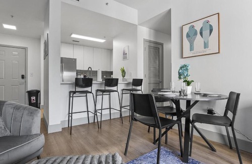 Charlotte Center City Apartment | Beautiful Blue Spacious Free Parking View Gym