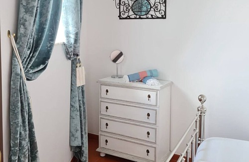 Caldas da Rainha Bed & Breakfast | Beautiful bnb with tranquil gardens offering well appointed rooms.