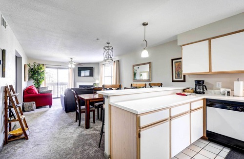 Table Rock Apartment | Beautiful Branson Condo w/Golf + Pool Access!
