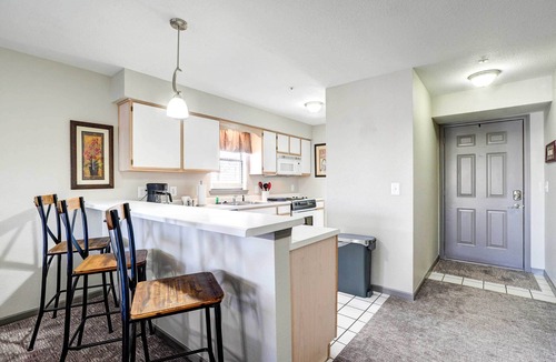 Table Rock Apartment | Beautiful Branson Condo w/Golf + Pool Access!